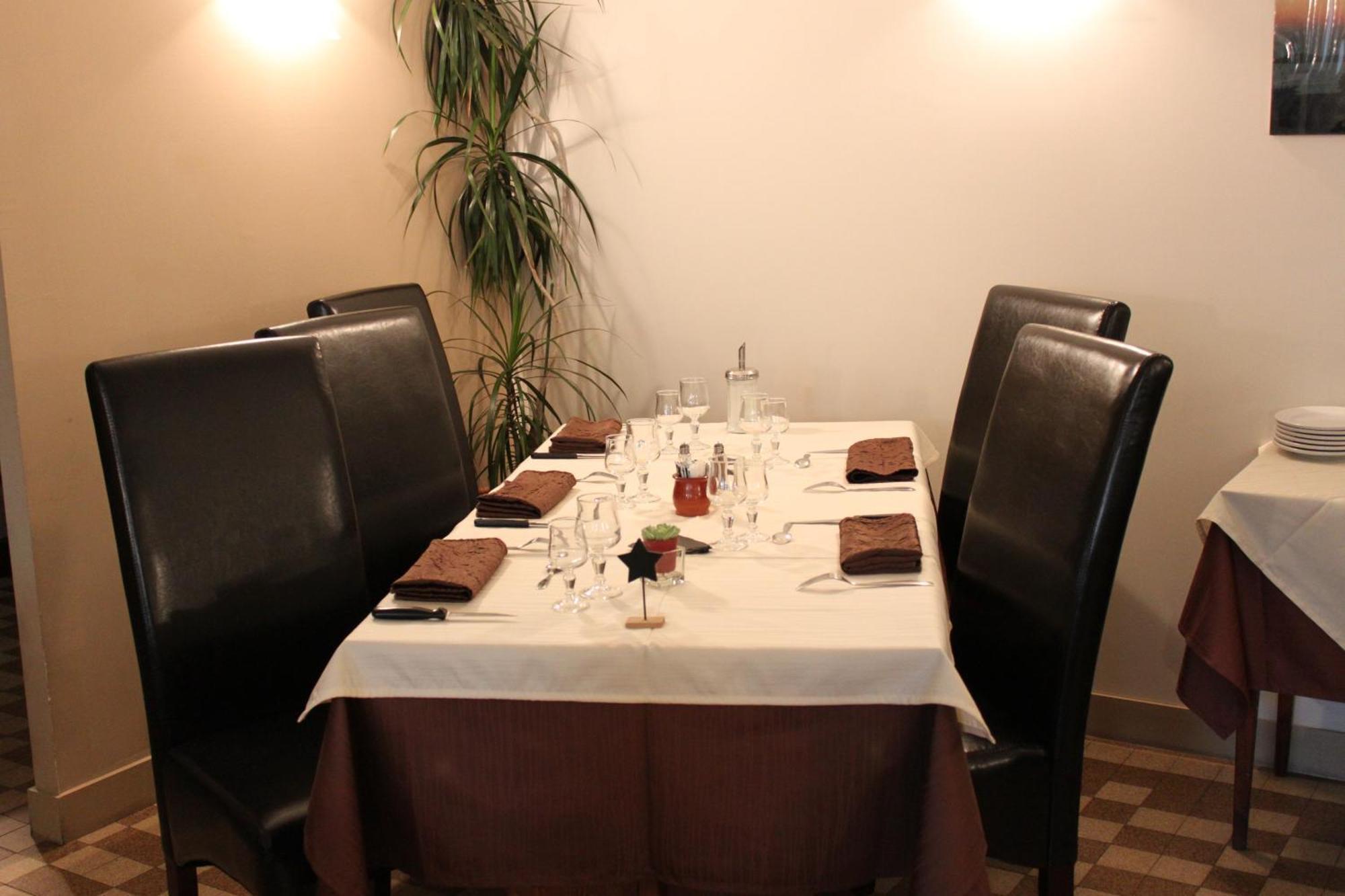 Logis Hotel Restaurant De La Dore Vertolaye ภายนอก รูปภาพ