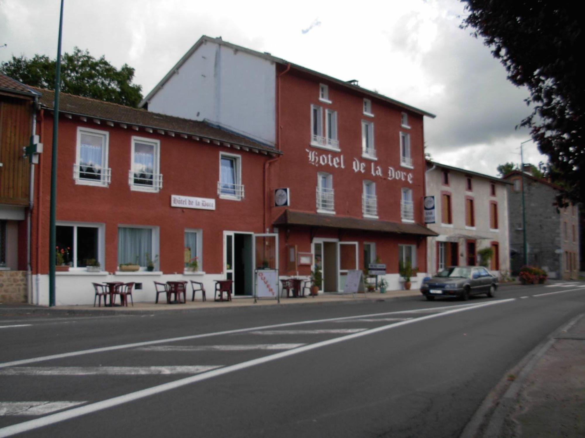 Logis Hotel Restaurant De La Dore Vertolaye ภายนอก รูปภาพ