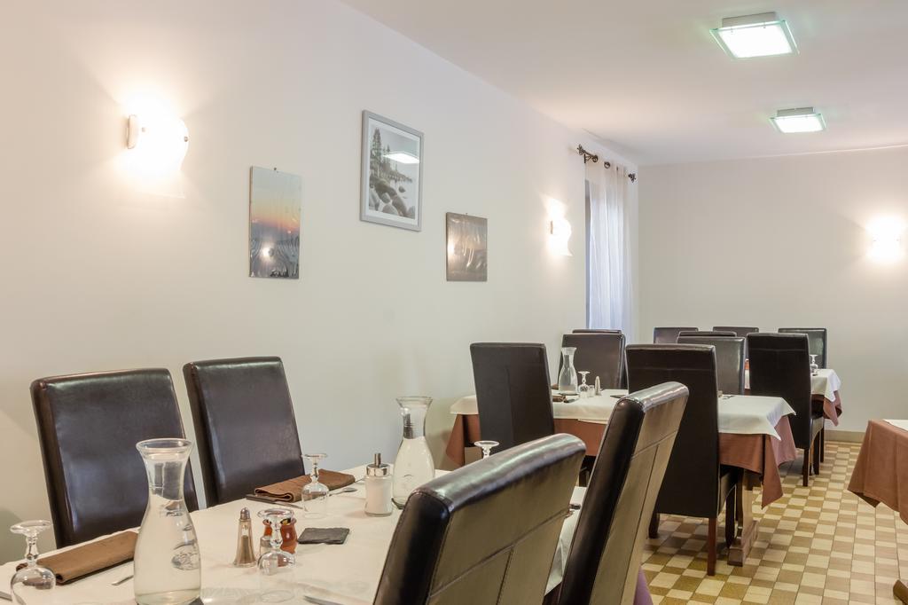 Logis Hotel Restaurant De La Dore Vertolaye ภายนอก รูปภาพ