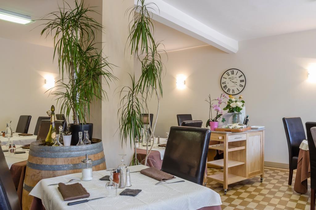 Logis Hotel Restaurant De La Dore Vertolaye ภายนอก รูปภาพ