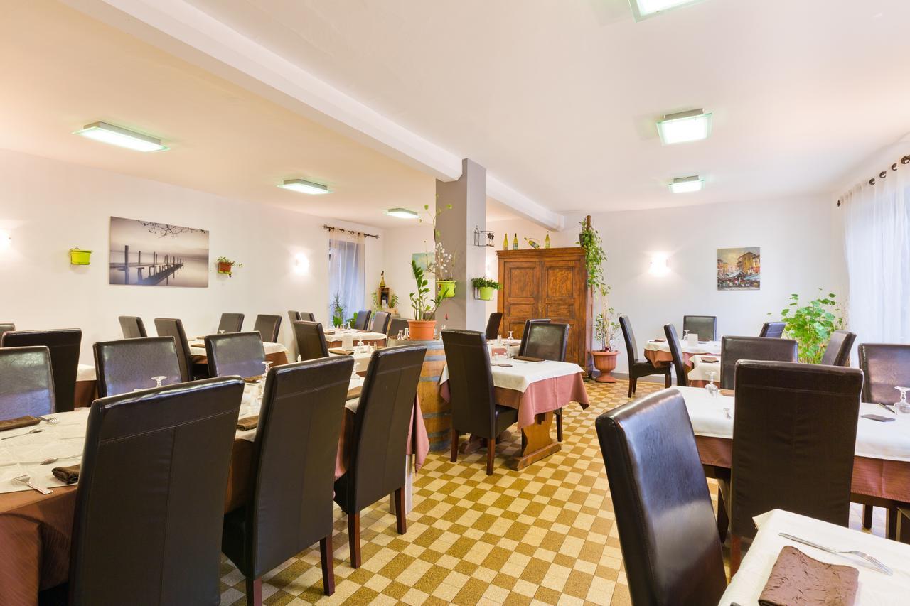 Logis Hotel Restaurant De La Dore Vertolaye ภายนอก รูปภาพ